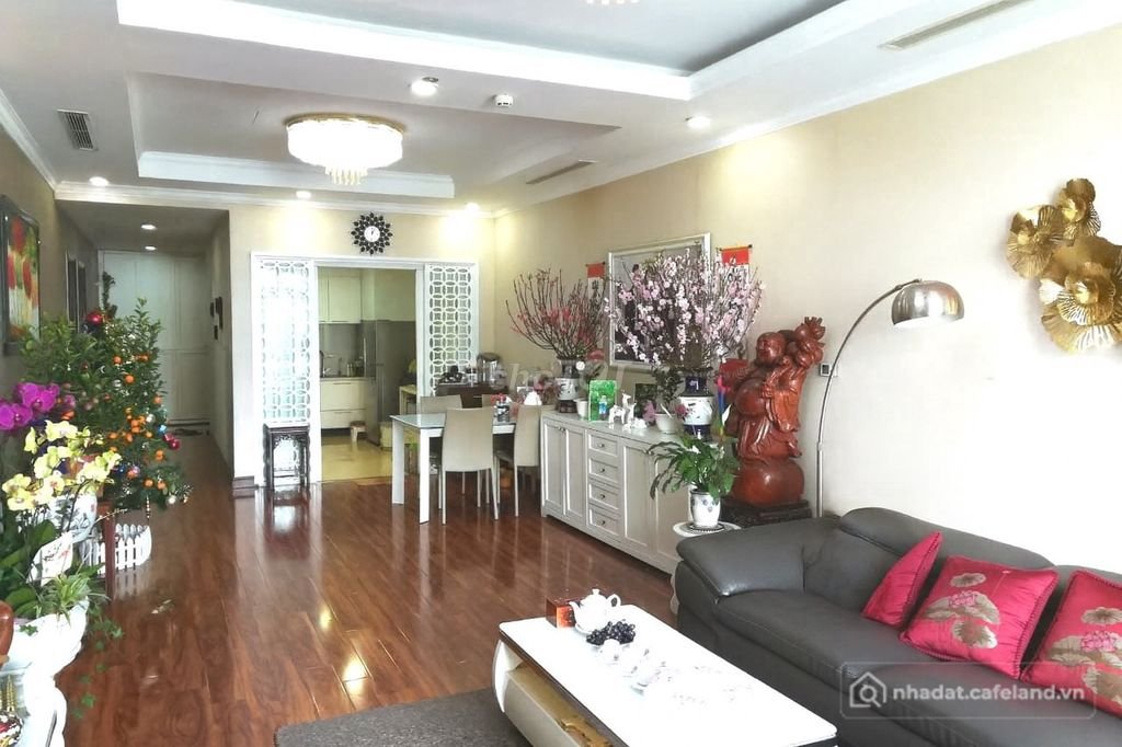 Bán căn hộ chung cư: Căn hộ R5 Royal City 132m2; 2 ngủ; 2 ban công; tầng trung n