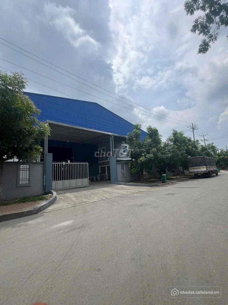 Nhà hàng - Khách sạn: Bán xưởng 5000m. Khu công nghiệp Tân Đức. Đức Hoà Long An