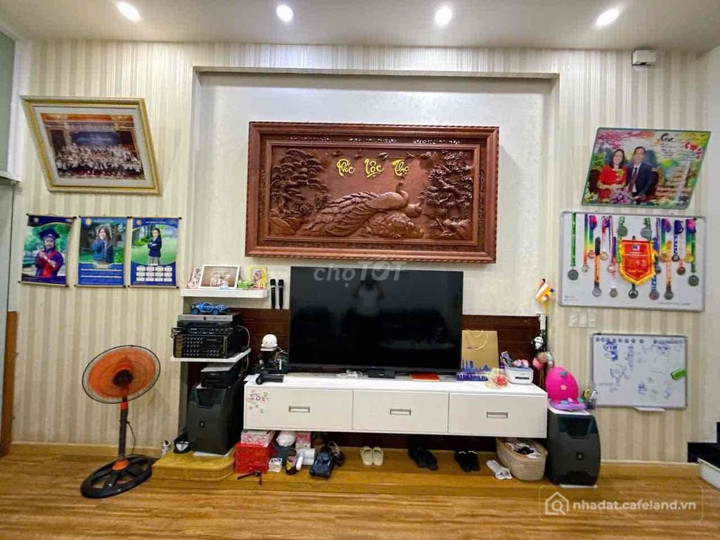 Bán nhà riêng: BÁN NHÀ ĐẸP 2 LẦU NGAY NHÀ TRẺ HOA SEN TÂN HIỆP