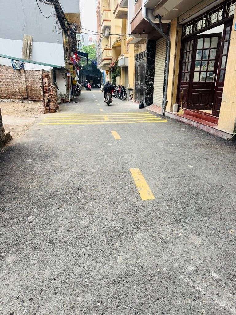 Biệt thự: PHƯỜNG HOÀNG LIỆT 50M² 5 TẦNG GẦN PHỐ - NHÀ XÂY ĐẸP - ĐỂ ÔTÔ THOẢI MÁI