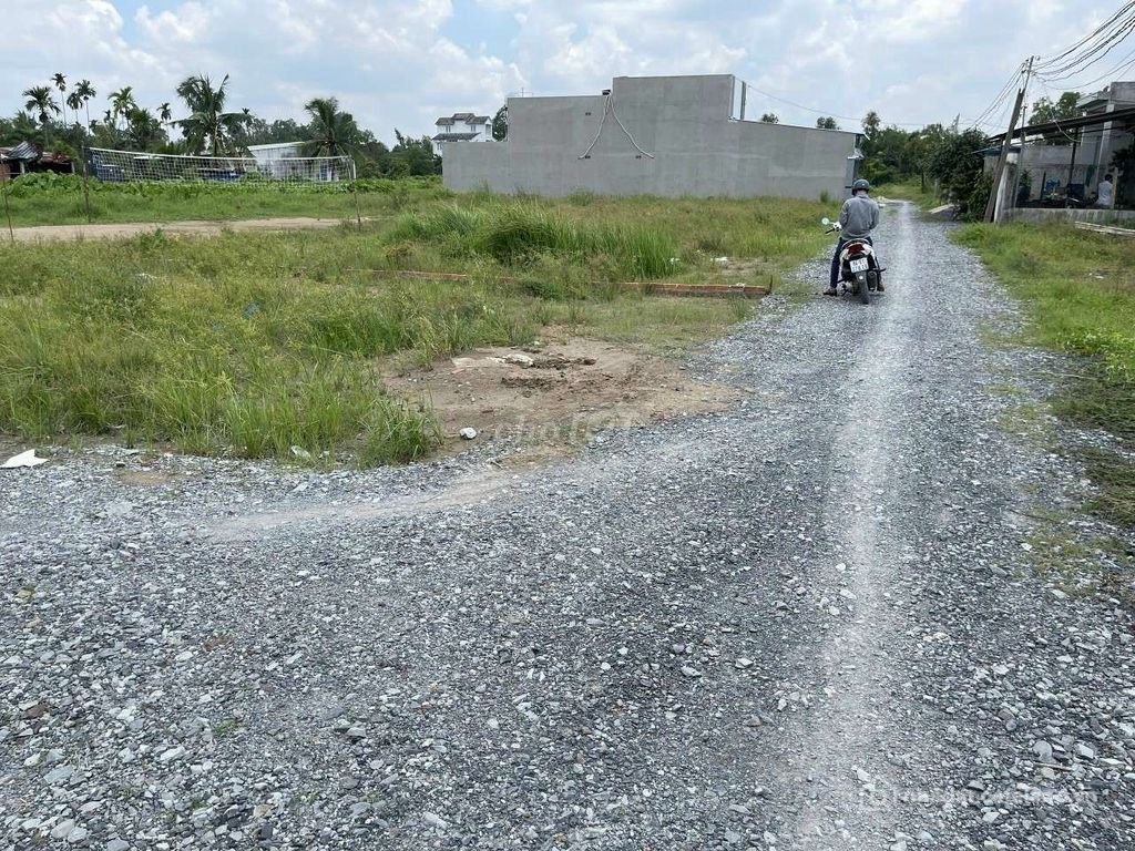 Bán đất thổ cư: Bán đất Long An đối diện E-City tân đức