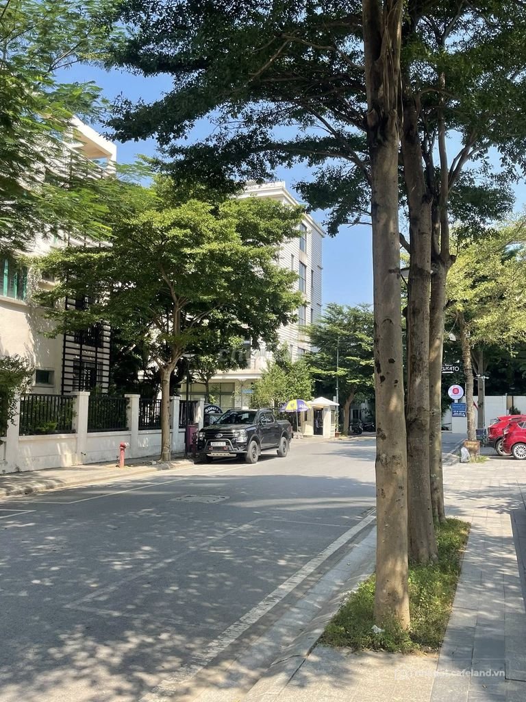 Bán căn hộ chung cư: Cần bán 2 căn Pandora 53 Triều Khúc căn 3PN , hơn 100m2, hư