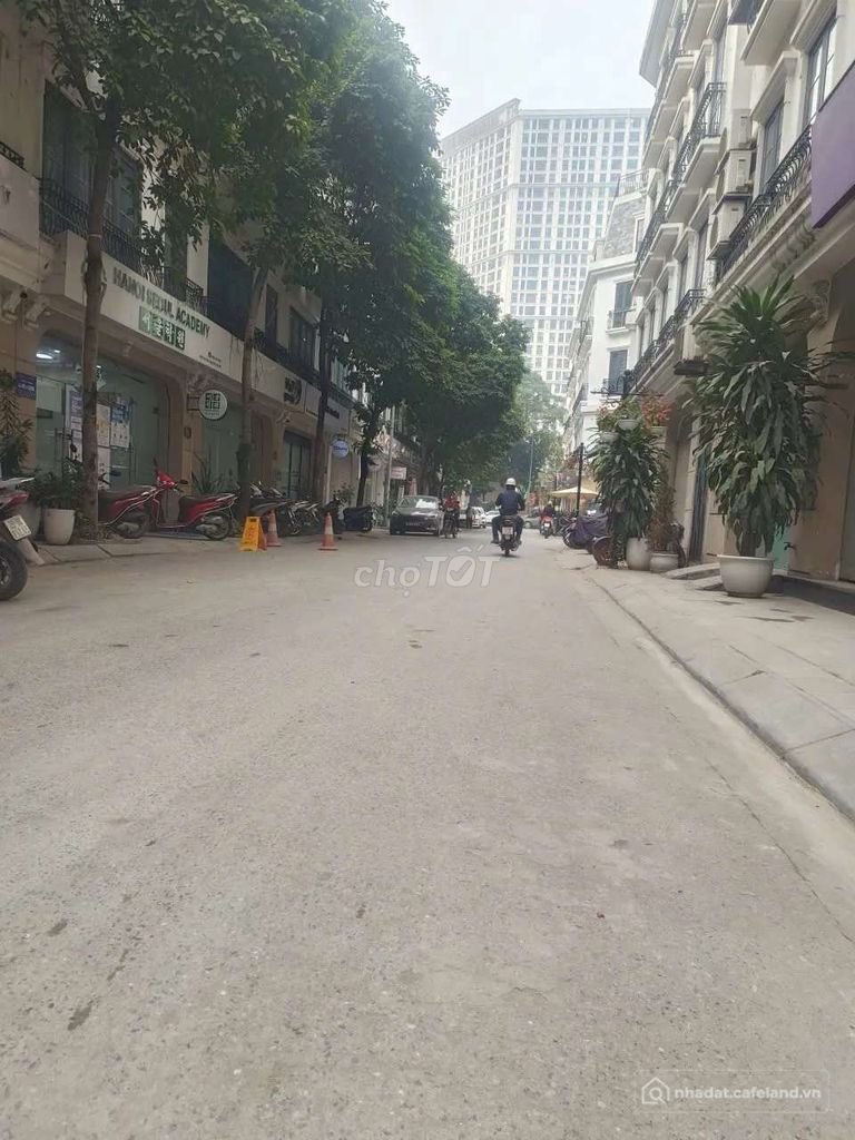 Bán nhà phố dự án: Tôi cần bán nhà LK lô góc Five Star Mỹ Đình Đình Thôn,5tầng t