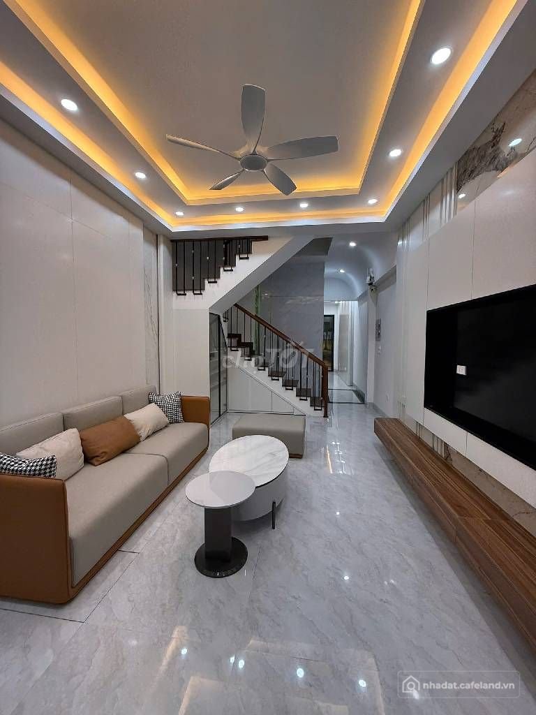 Biệt thự: TRUNG VĂN (TỪ LIÊM) - Full Nội Thất - Thang Máy- Gần Phố- 70M -12.6 Tỷ