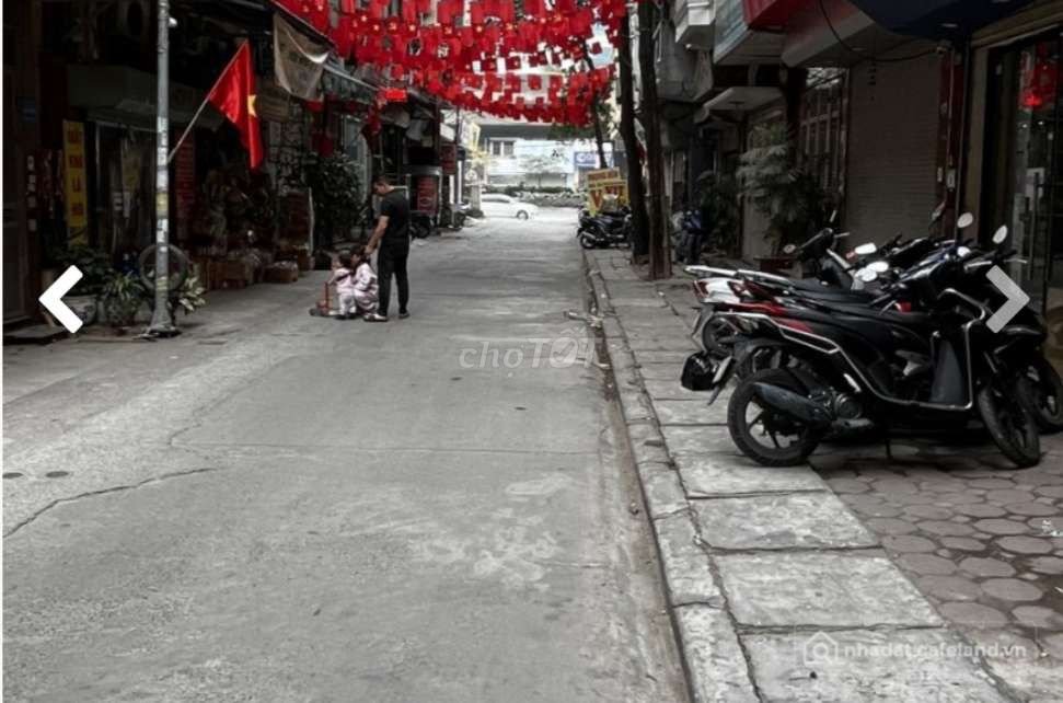 Bán đất thổ cư: Đất 101m2 .mặt tiền7.2m . Đường 8m . Ngõ 116 nguyễn xiển Thanh x