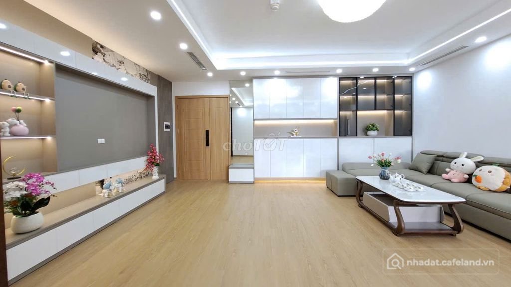 Bán căn hộ chung cư: Bán gấp căn hộ 120m2 mặt đường Hoàng Quốc Việt, Giá 11 tỷ