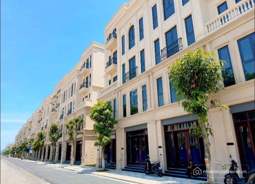 Bán nhà phố dự án: Bán biệt thự LK thời đại Vinhome Global Gate Cổ Loa -Cạnh vườ