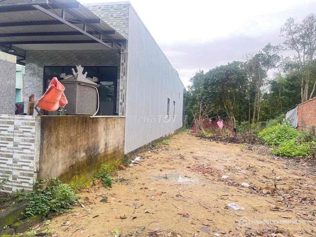 Bán đất thổ cư: Lô bê tông đối diện kênh phường Điện Thắng Nam .