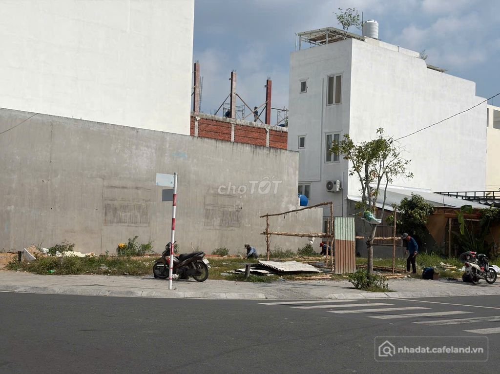 Bán đất thổ cư: Cần bán lô góc kinh doanh khu phố chợ Phú Khương, vị trí cực đẹp