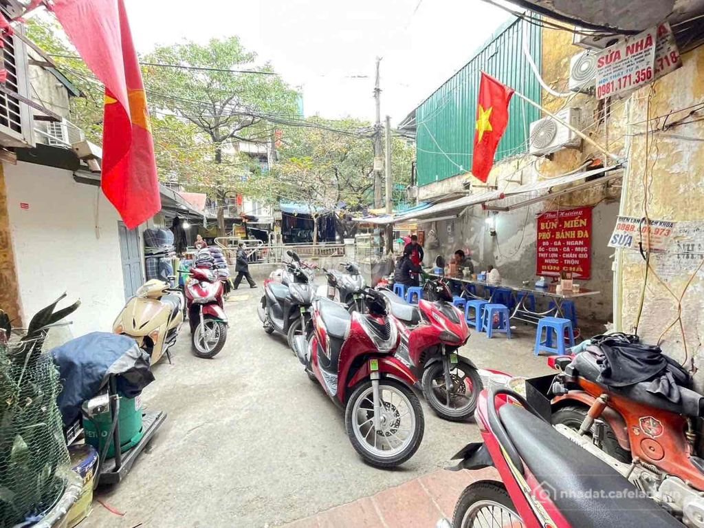 Biệt thự: Bán nhà tập thể tầng 2 Phương Mai 45m giá 1.5 tỷ tặng nội th