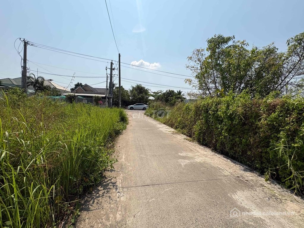 Bán đất thổ cư:  Bán đất thổ hẽm Mai Bá Hương đường 4m thuộc Phường 5 , TP Tân 