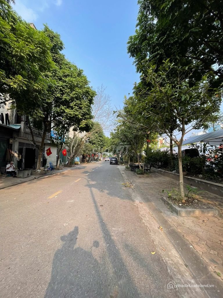 Bán đất thổ cư: Bán đất tặng nhà tái định cư giang biên, 40m2 lô góc đẹp