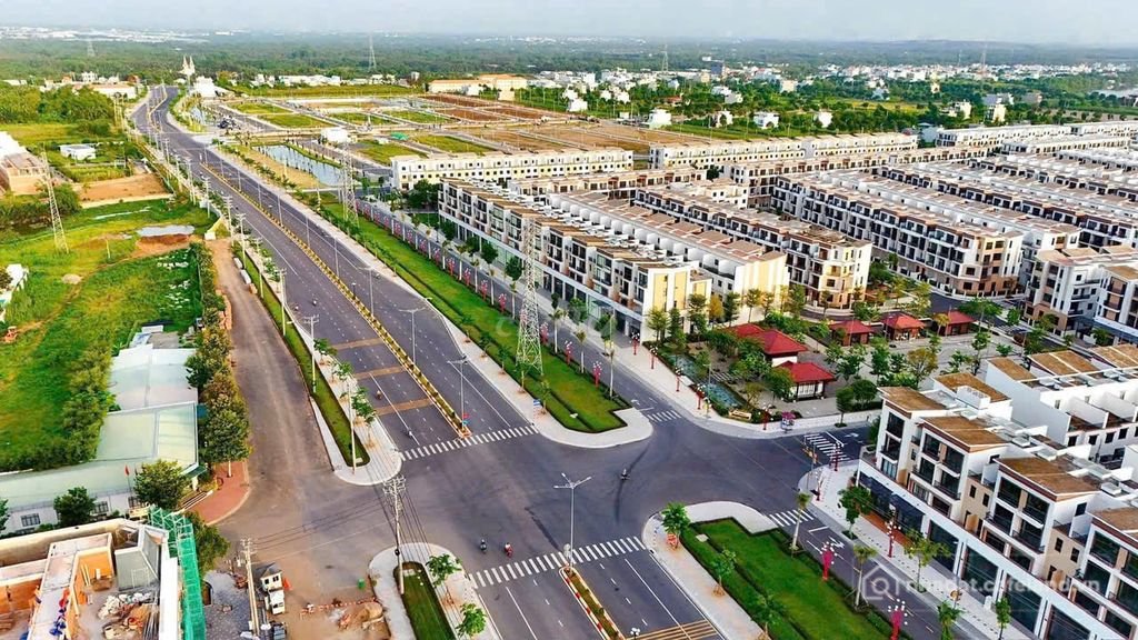 Bán nhà phố dự án: NHÀ PHỐ 6X20M 4 LẦU T&T LONG HẬU VAY NH 70% HỖ TRỢ LÃI SUẤT 0