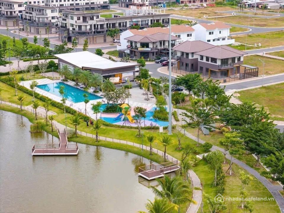 Bán đất nền dự án: Nền biệt thự hướng ĐN 225m2 tại Nam Long II Central Lake