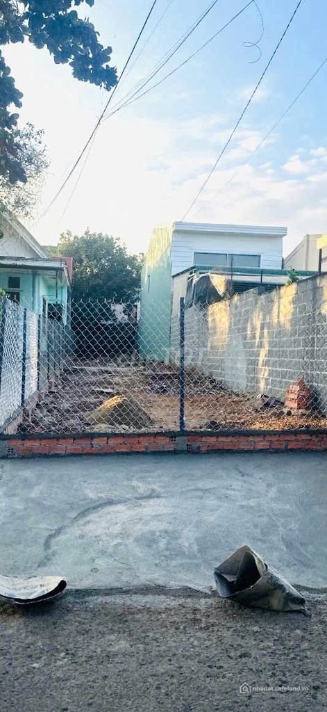 Bán đất thổ cư: Đất TC 5*44m,hẻm 192 Nguyễn Chí Thanh,gần tới Eco City,