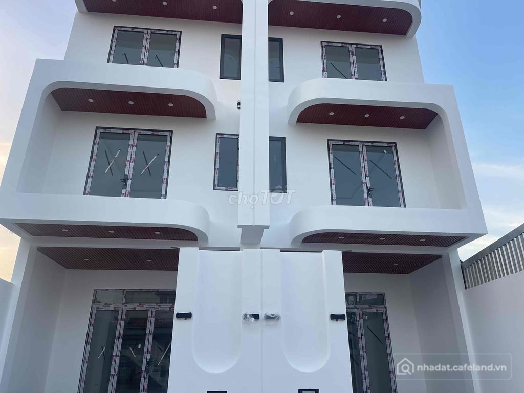 Bán nhà riêng: cần bán nhà mới xây tại khu đô thi long hưng city