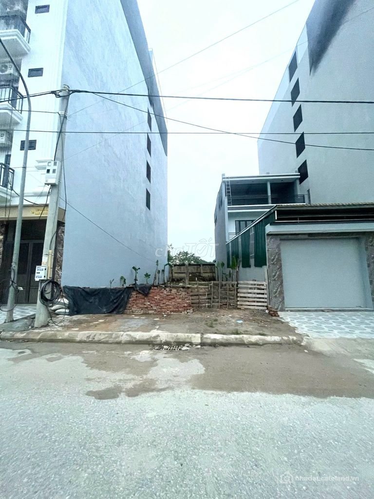 Bán đất thổ cư: Có lô đất ông bà để lại nhưng do vỡ nợ nên cần bán gấp