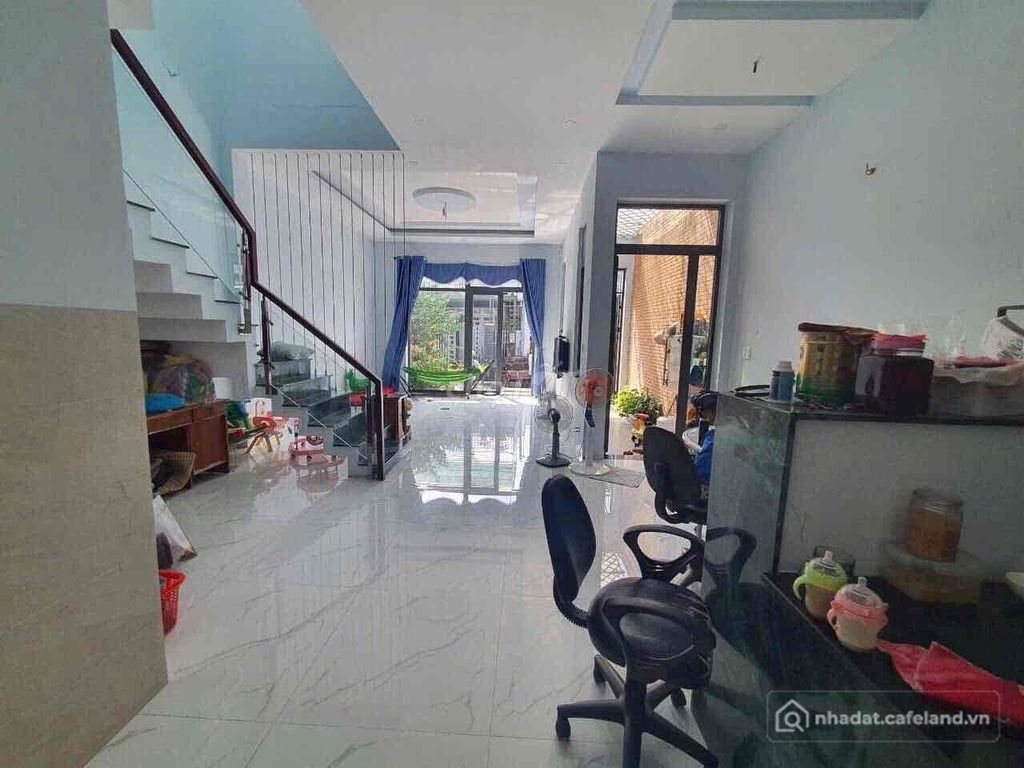 Biệt thự: Căn nhà đẹp sổ riêng *** còn sót lại ngay Long Bình tân trường C1