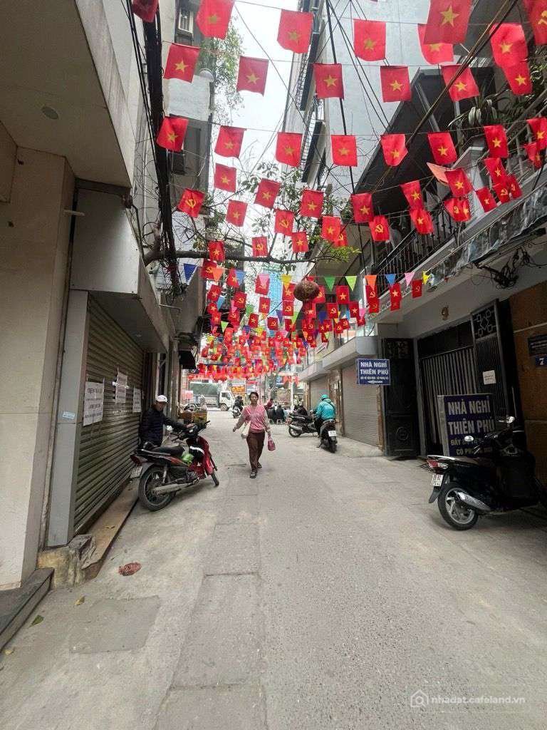 Biệt thự:  Chỉ hơn 8 tỷ bán nhà Kim Mã, 16m ra phố- ôtô qua cổng-sổ vuông đẹp