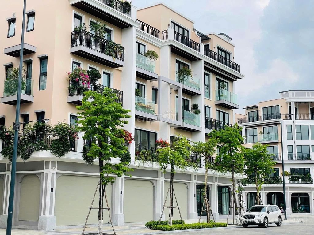 Nhà hàng - Khách sạn: Cho thuê shophouse The Manor Central Park mặt tiền phố đi 