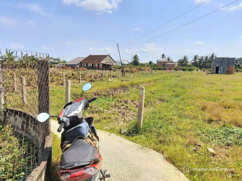 Bán đất nông, lâm nghiệp: 1000m2 đất xây nhà vườn 27 x37m, chỉ 680tr