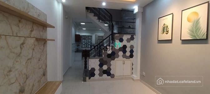 Nhà riêng: Cho thuê căn nhà 1 trệt 2 lầu hẻm xe hơi đường Nguyễn Văn Thương (D1)