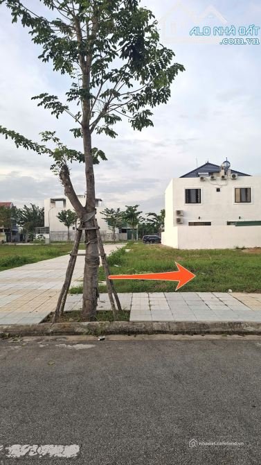 Bán đất thổ cư: Bán lô góc đường hoa siêu đẹp, 5x25m. Khu đô thị Phú Mỹ, tỉnh Qu