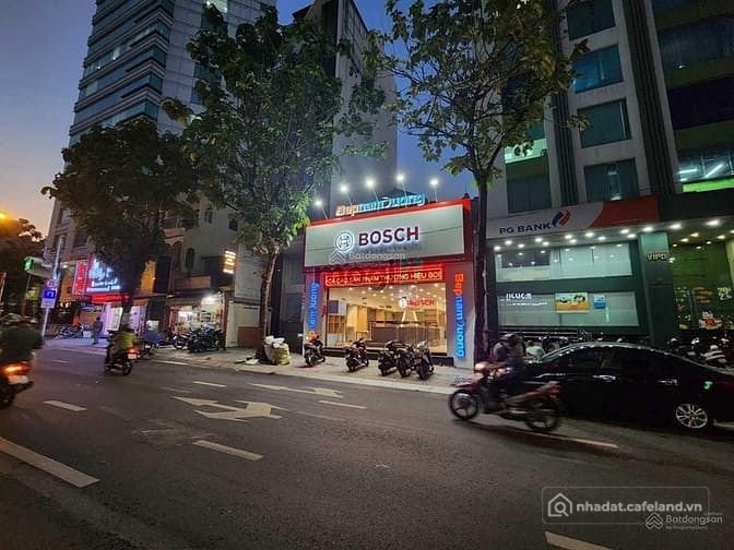 Bán nhà riêng: Bán tòa nhà MT 6 tầng Võ Văn Tần P6 Quận 3, dt:8x20m giá 80 tỷ