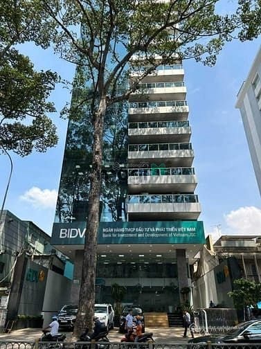 Bán nhà riêng: Bán tòa nhà MT Võ Văn Tần P6 Quận 3, dt:12x21m giá 160 tỷ