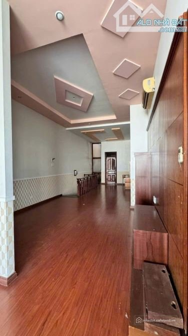 Bán nhà riêng: NHÀ 2 TẦNG MẶT TIỀN GẦN THÀNH PHỐ CÀ PHÊ TRUNG NGUYÊN-10TỶ Tiện í