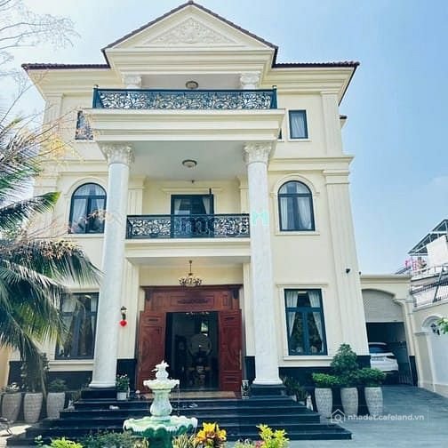 Bán biệt thự: CHÍNH CHỦ GỬI BÁN BIỆT PHỦ ĐẲNG CẤP, CÁCH TRUNG TÂM GIGAMALL 100M