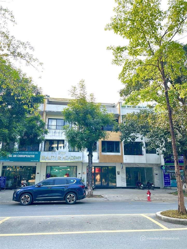 Bán nhà riêng: Nhà phố park river đường 40m trung tâm, vỉa hè rộng,4 tầng hoàn t