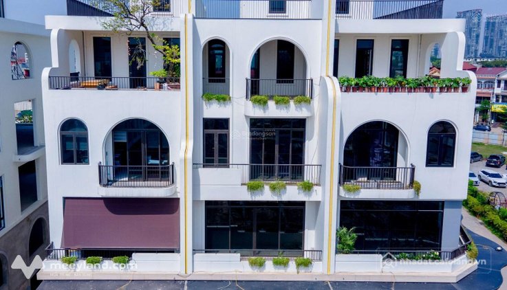 Bán nhà riêng: Cần bán biệt thự song lập VIP nhất Vaquarius Văn Giang - Mặt đườn