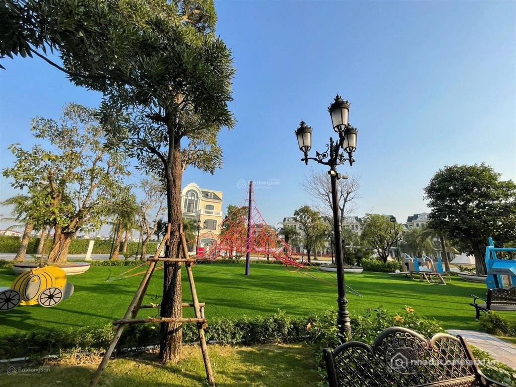 Bán nhà riêng: Chính chủ cần bán căn liền kề 65m2 phân khu cọ xanh chỉ với 9.5 t