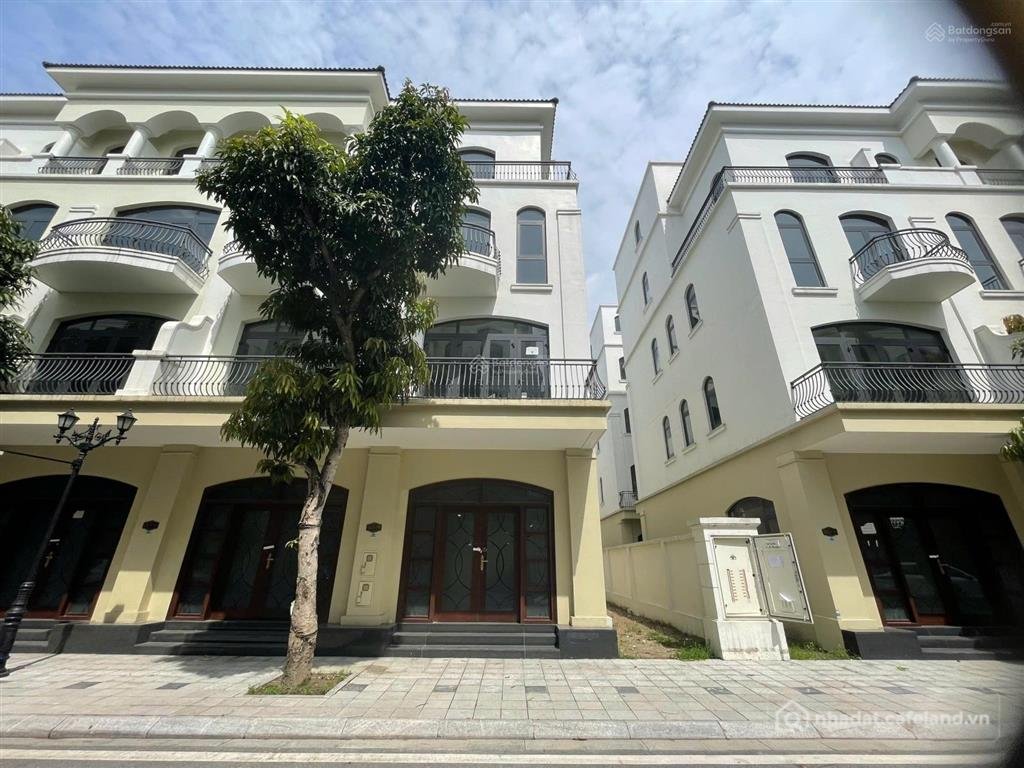 Bán nhà riêng: Em đang có căn căn xẻ khe sân vườn đẹp phân khu chà là, dt 98m2, 