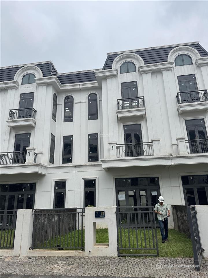 Bán nhà riêng: Chính chủ cắt lỗ căn liền kề kđt crown villas tp thái nguyên, 132