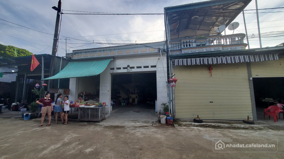 Bán nhà riêng: Bán nhà đất ở cổng đền Hoàng Công Chất bản phủ