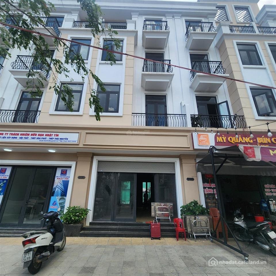 Bán nhà riêng: Chính chủ bán shophouse 2 mặt tiền vincom royal park đông hà