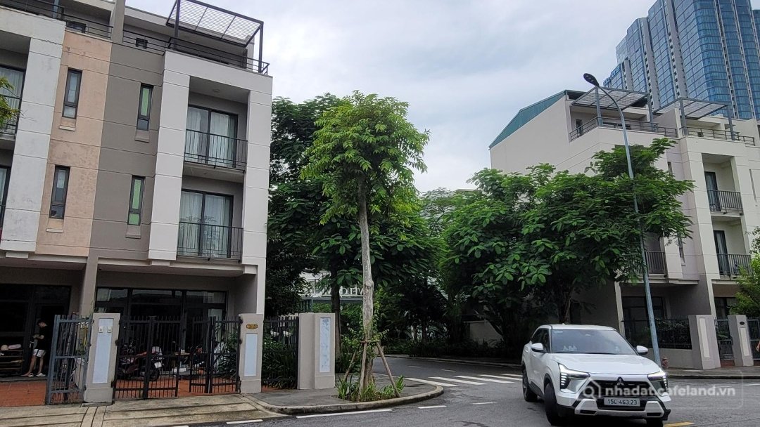 Bán nhà riêng: Bán Lô Góc 2 đường 102m2 Lotus Hạ Long Full Nội Thất