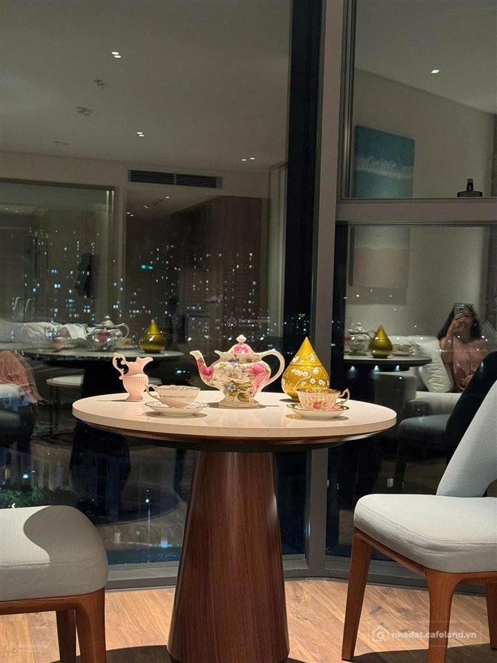 Bán căn hộ chung cư: Chính chủ bán căn studio view phố & núi full decor cao cấp 