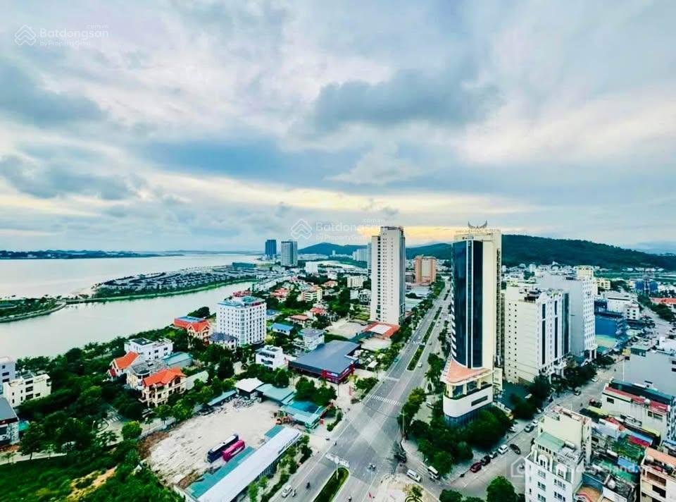Bán căn hộ chung cư: Bán căn hộ 2pn, 2wc view biển tại new life tower, hoàng quố