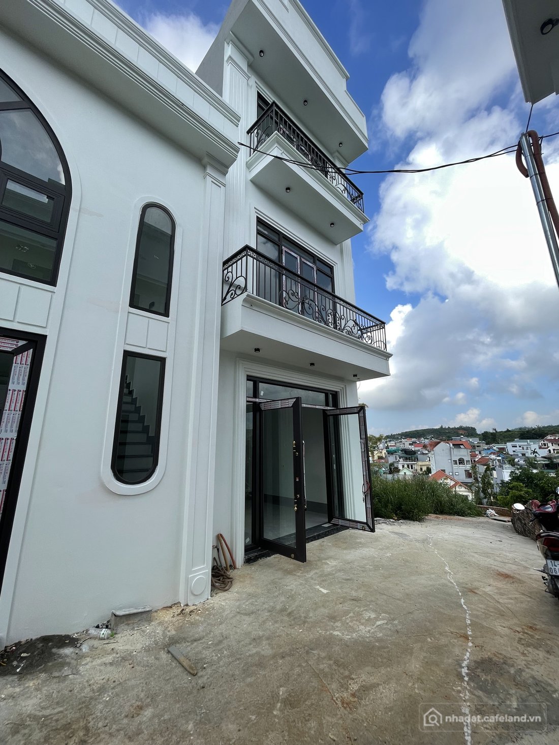 Bán nhà riêng: BÁN NHÀ 3 TẦNG GIÁ RẺ SAU BỆNH VIỆN ĐÔNG CỘT 8,HẠ LONG