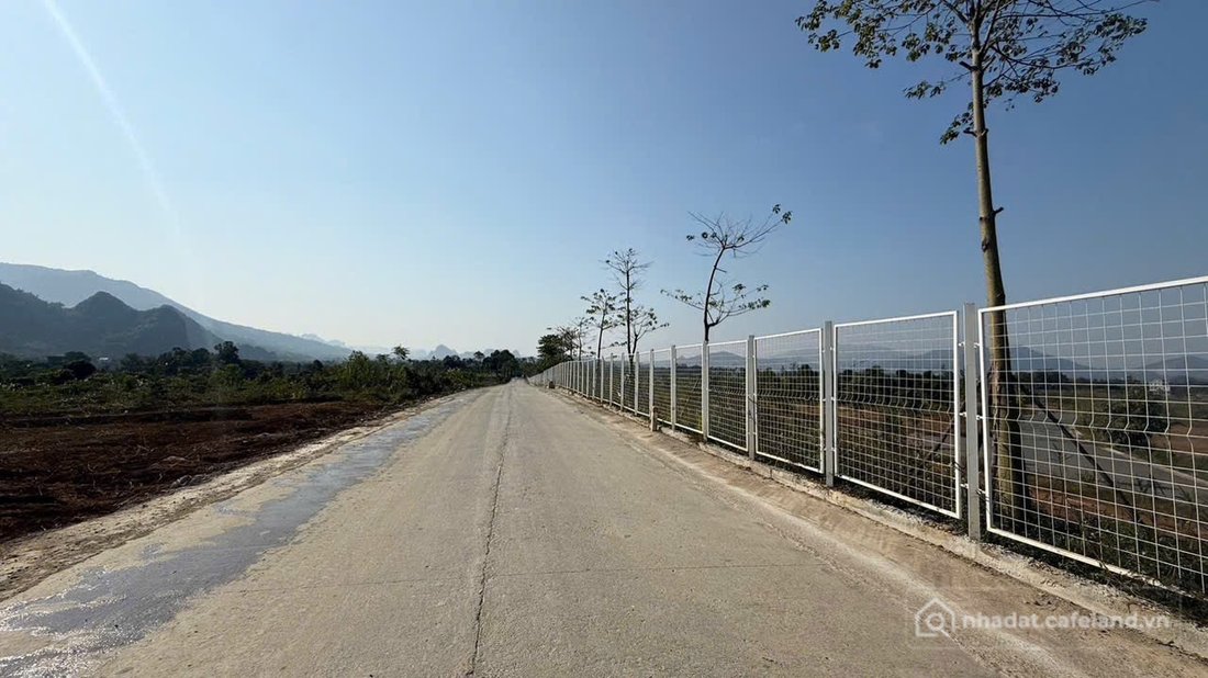 Bán đất thổ cư: Chuyển nhượng gấp lô đất bám trục đường liên xã 2 xe continer tr