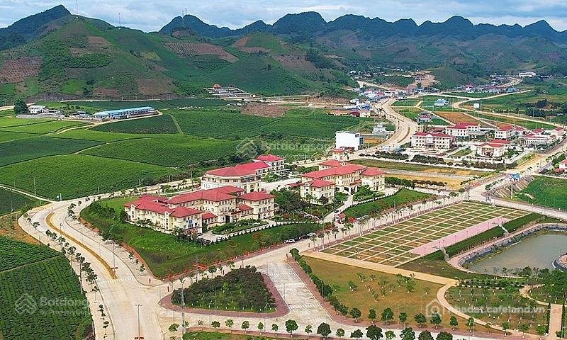 Bán đất thổ cư: Chính chủ bán 206m2, mặt tiền 10,3m, trung tâm hành chính vân hồ