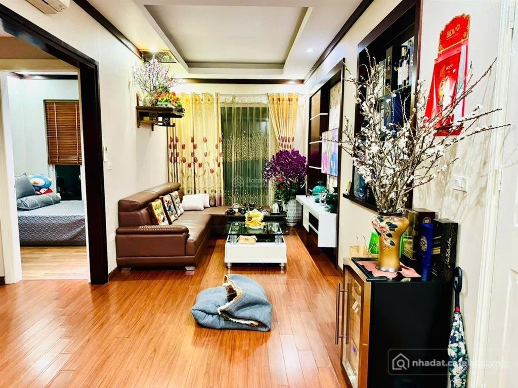 Bán căn hộ chung cư: Chính chủ bán căn hộ 2pn 70,5m2 view bể bơi, đông nam đẹp t