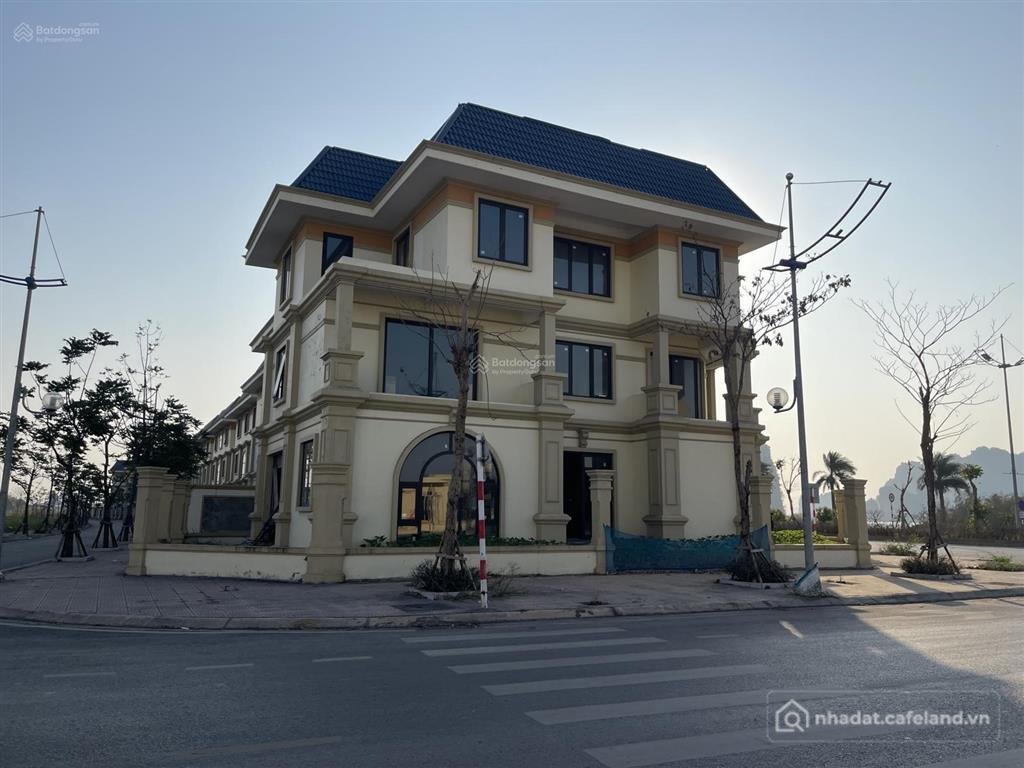 Bán nhà riêng: Suất ngoại giao biệt thự mặt biển 3 mặt tiền hướng tây nam dt 320