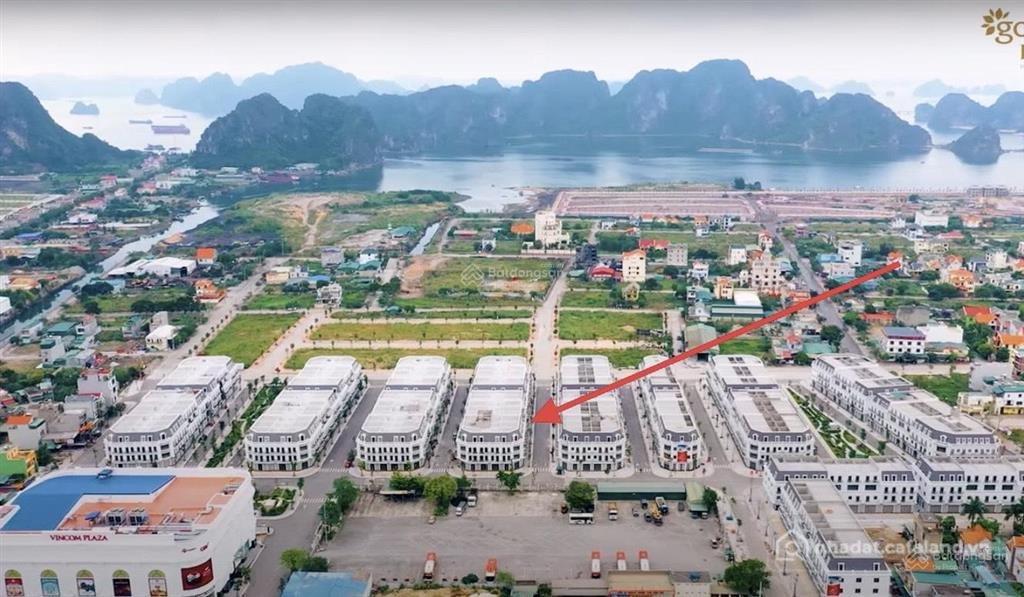 Bán nhà riêng: Chính chủ bán cắt lỗ liền kề 75m2 trục thông biển vinhomes cẩm ph