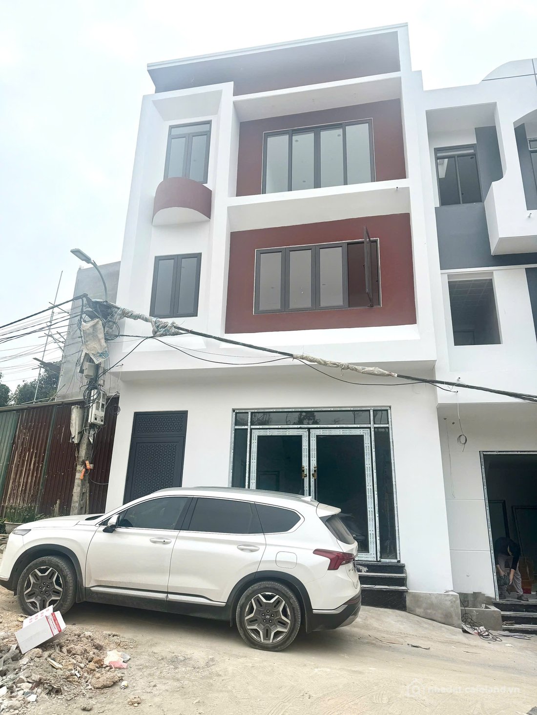 Bán nhà riêng: BÁN NHÀ 3 TẦNG OTO ĐỖ CỬA,NGÕ 20 NGUYỄN VĂN CỪ,PHƯỜNG HẠ LONG