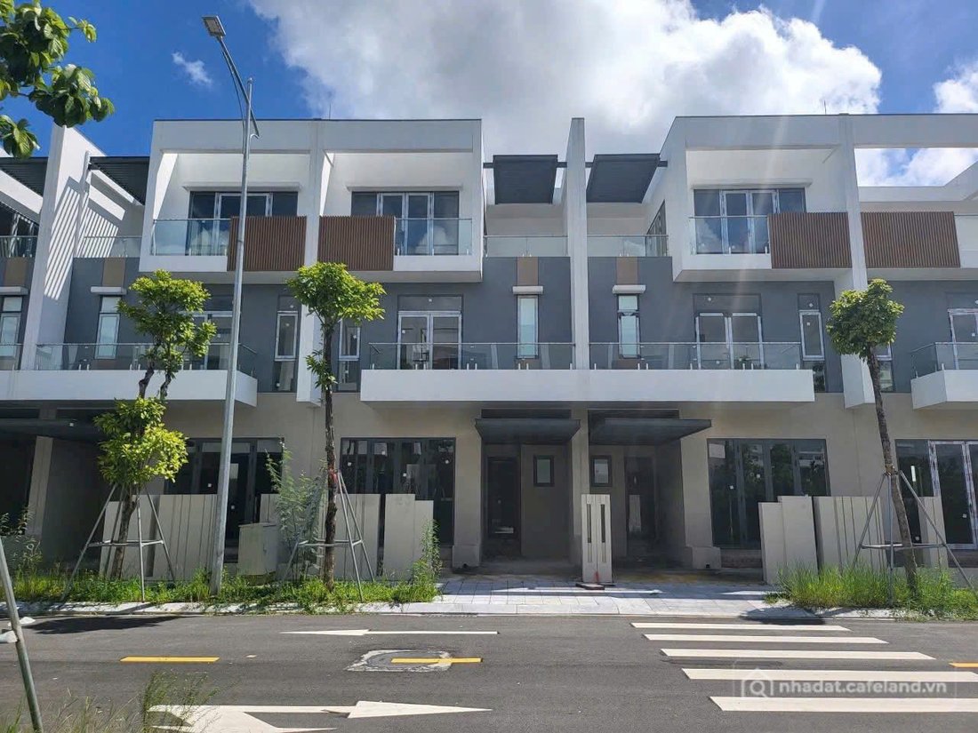 Bán nhà riêng: Duy nhất 1 căn nhà phố 3 tầng – cạnh Aeon Mall Huế giá chỉ 5,X 