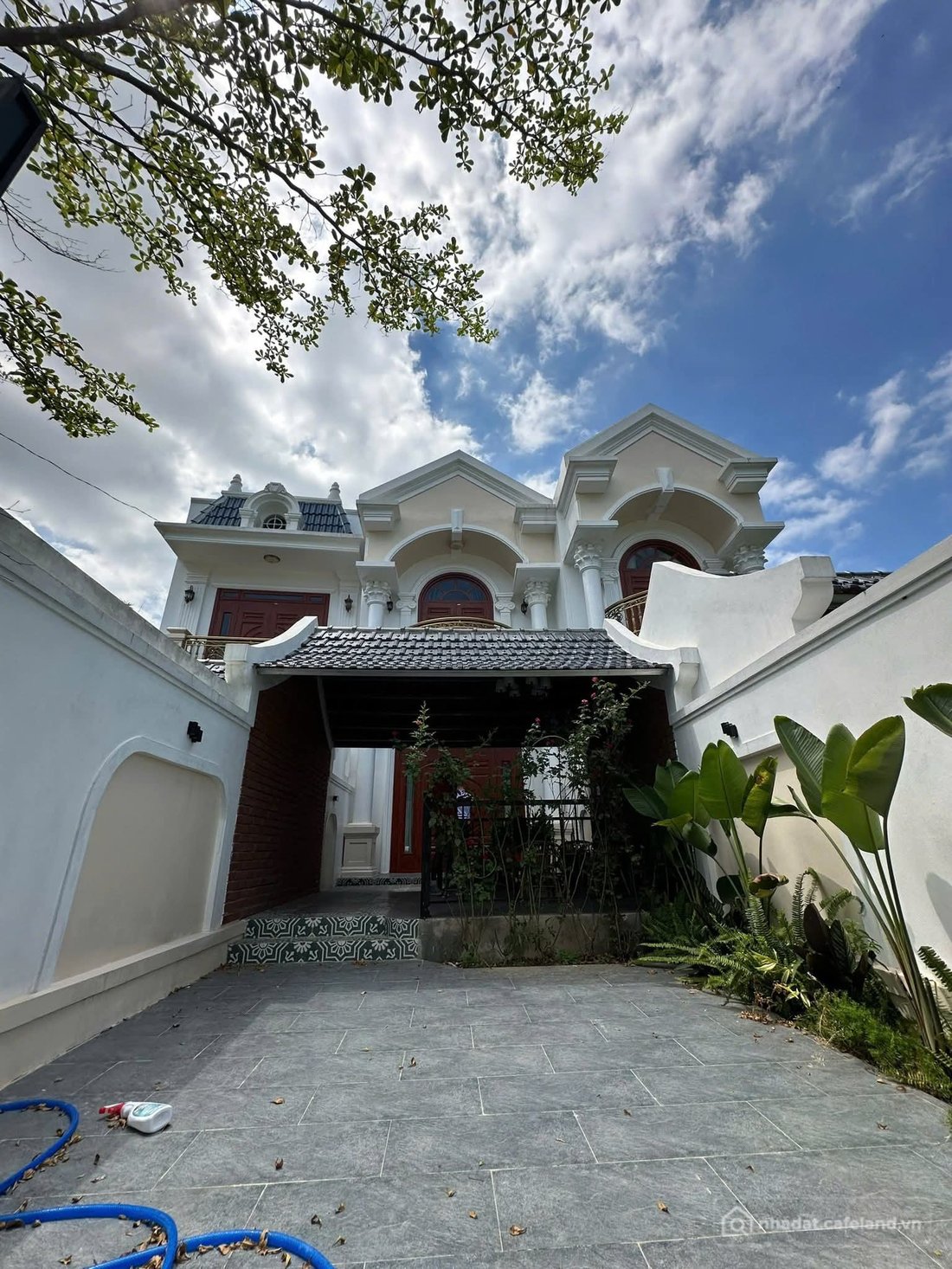 Bán nhà riêng: Bán Căn Villas 2 Tầng Full Nội Thất cao cấp thiết kế Tân Cổ Điển 